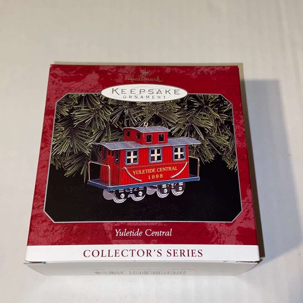 Hallmark Keepsake Ornament Collectors Series Yuletide Central Train Ornament